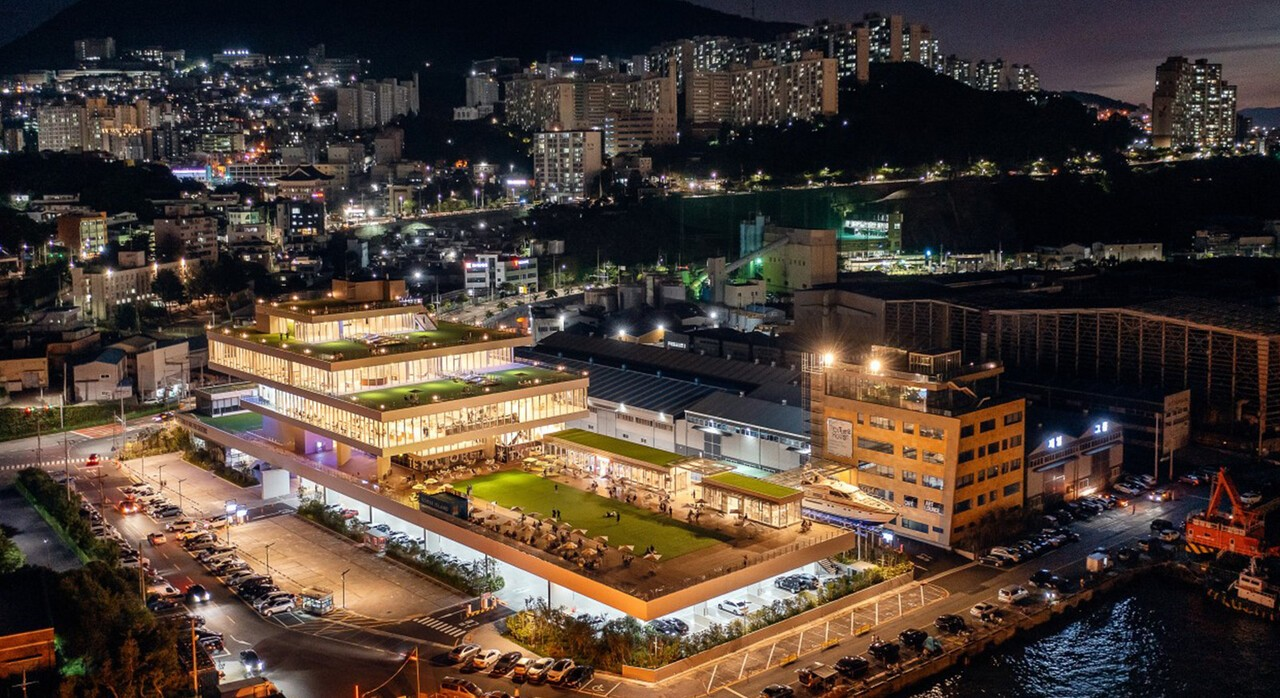 Busan Sky Capsule tour night view image