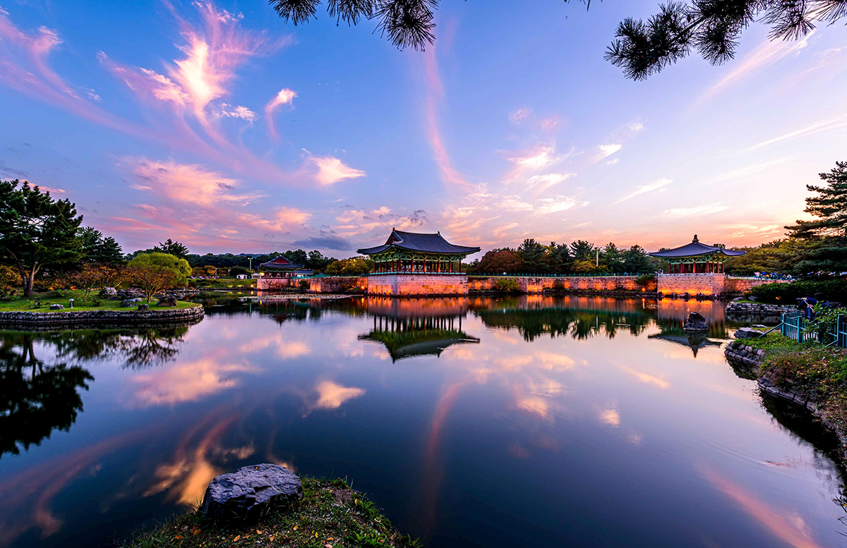 Gyeongju tour from Busan – Donggung and Wolji Palace night view