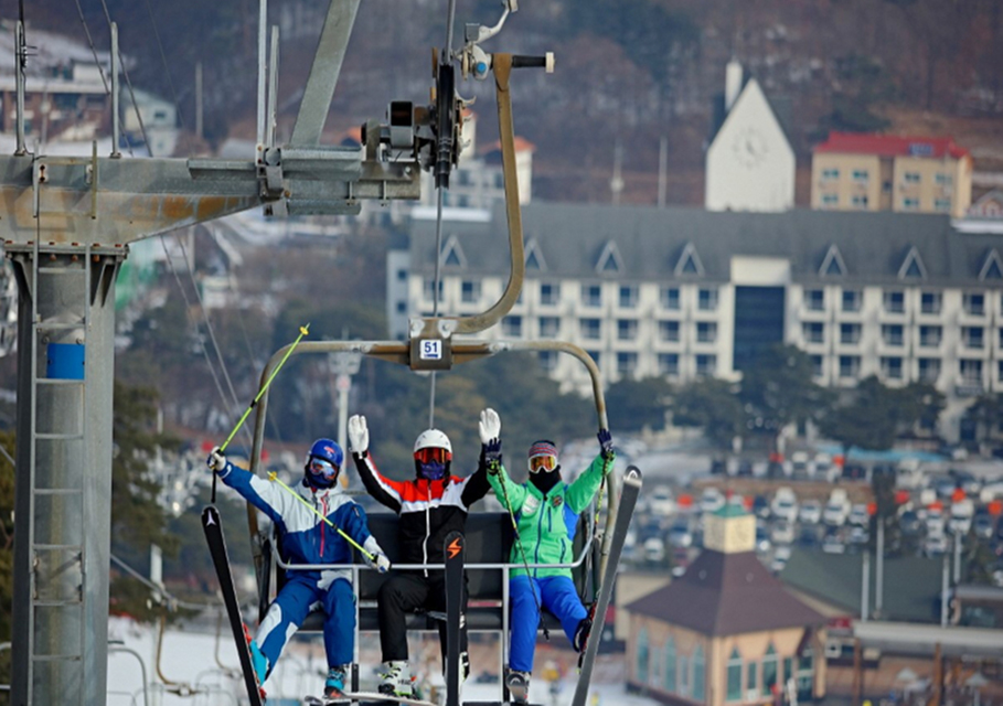 Jisan Ski Resort day tour from Seoul